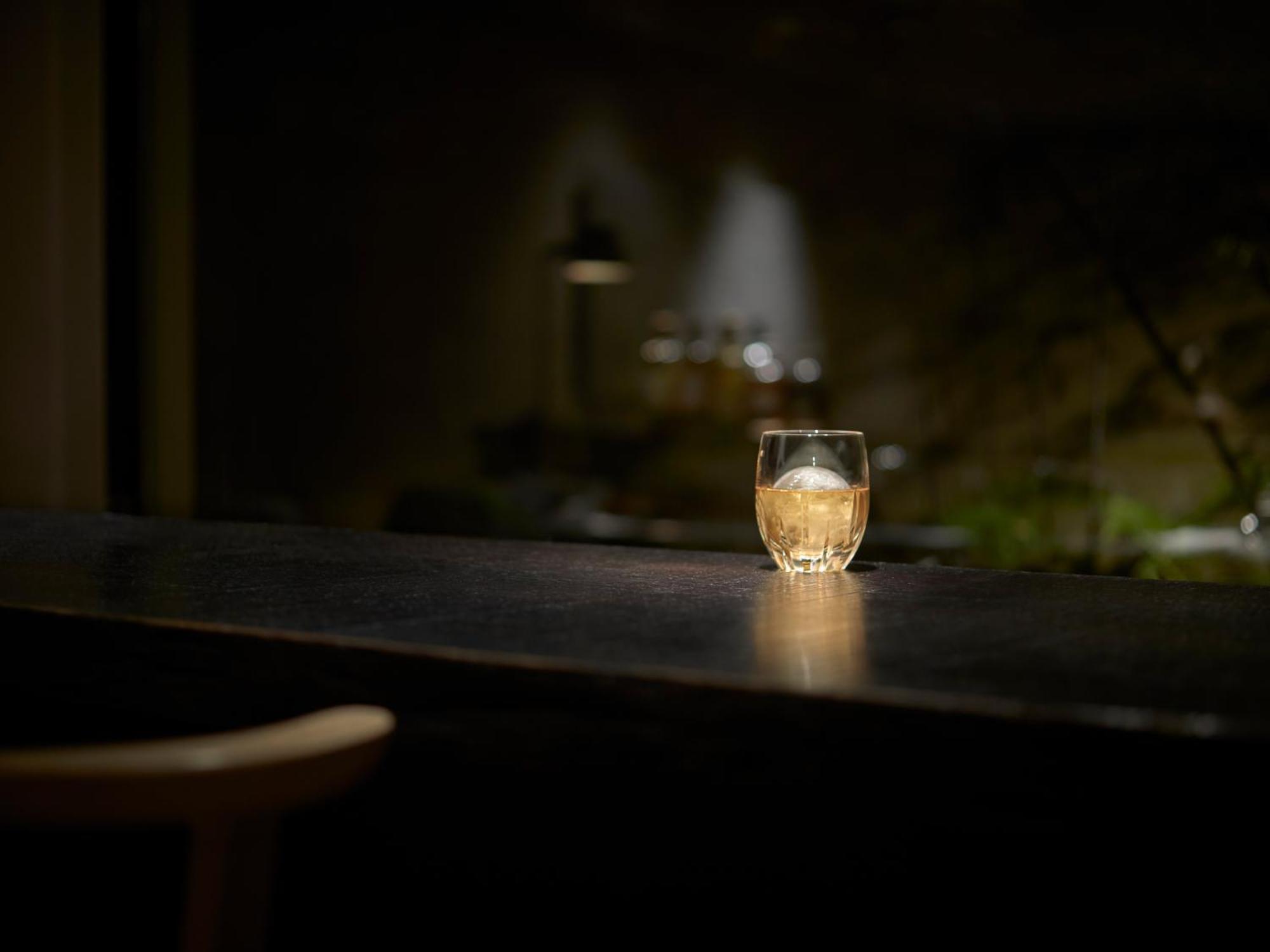 Hotel The Celestine Kyoto Gion Εξωτερικό φωτογραφία A glass of Japanese whisky